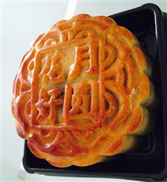 蛋黄莲蓉月-广式中秋月饼