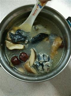 香菇红枣乌鸡汤的热量