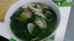 菠菜蚬子蟹味菇汤