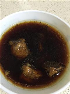 黑蒜炖排骨汤