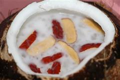 椰浆炖雪蛤