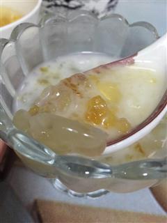 椰汁桃胶皂角米