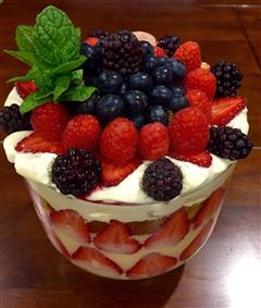 英式草莓布丁杯蛋糕