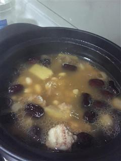 圆肉花生排骨汤的热量