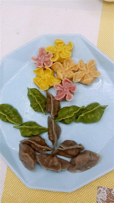 冬至花朵造型彩色饺子