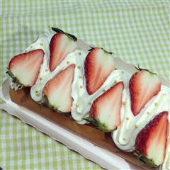 草莓奶油蛋糕卷