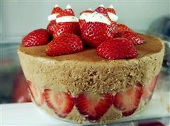 草莓巧克力慕斯蛋糕的热量