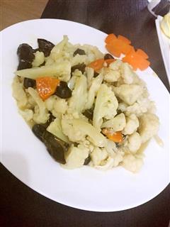 木耳炒菜花+胡萝卜