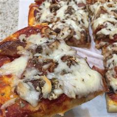 意大利乡村薄饼披萨 Pizza的热量