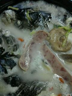 鱼头菌菇汤