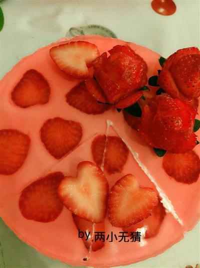 简单的草莓慕斯蛋糕