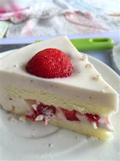 草莓酸奶慕斯蛋糕的热量