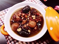 红枣薏米桂圆银耳汤的热量