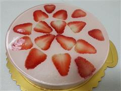 草莓慕斯蛋糕8寸的热量
