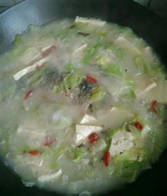 鲫鱼白菜豆腐汤的热量