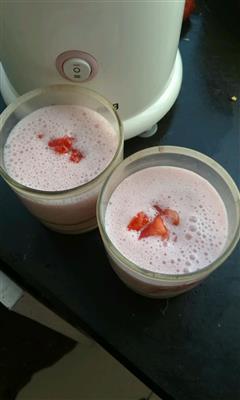 丝滑草莓奶昔
