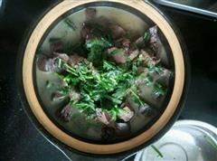 猪红韭菜汤