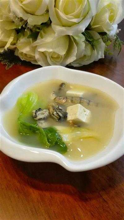 牡蛎鱼干豆腐汤