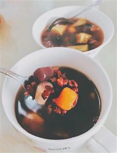 暖暖的芋圆红豆汤