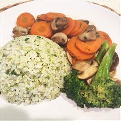 营养午餐-牛油果蔬菜饭