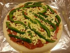青椒萨拉米肠披萨的热量