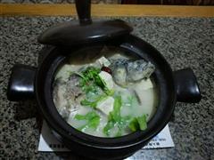 香浓砂锅鲫鱼豆腐汤