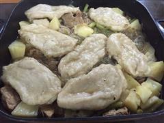 排骨炖土豆配锅贴的热量
