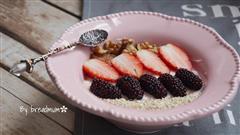 草莓酸奶-营养美味的早餐
