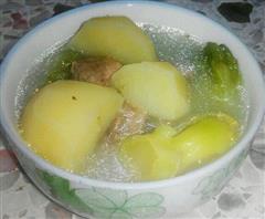 春季土豆芥菜排骨汤