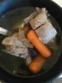 胡萝卜炖羊肉清汤