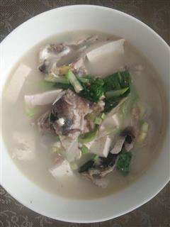 优质高蛋白减脂必备-鱼头豆腐蔬菜汤