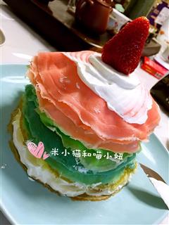 草莓彩虹千层蛋糕