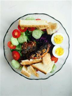 新鲜健康简单的蔬菜沙拉