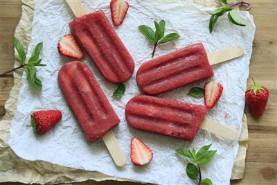 健康低脂红酒草莓冰棒