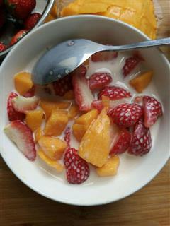 草莓芒果奶