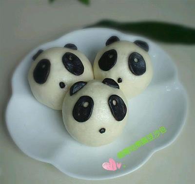 花样面食-萌萌的熊猫豆沙包