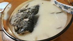 梅子饭配三文鱼头豆腐煮