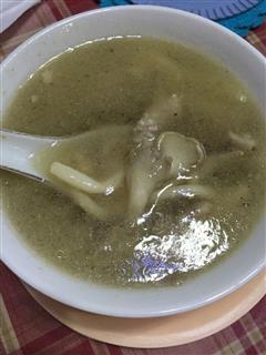 袖珍菇肉片汤