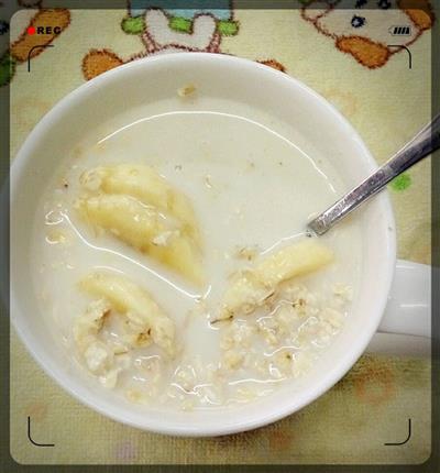 快手早餐-香蕉牛奶燕麦片