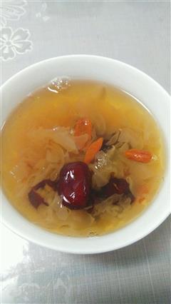 补血佳品-银耳红枣枸杞汤的热量