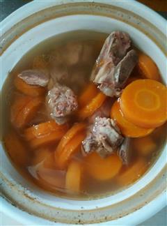 胡萝卜排骨汤的热量