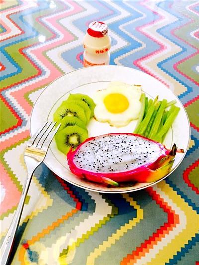 早餐，煎蛋，拼盘，爱心早餐
