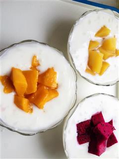 芒果，火龙果，黄桃酸奶冰粥