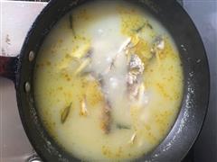 野生鲫鱼汤的热量