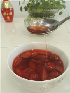 酸甜可口的草莓罐头