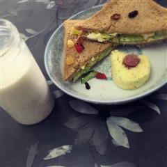 营养简单可作减肥的黄瓜鸡蛋三明治