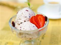清凉冰爽蔓越莓奶油冰淇淋