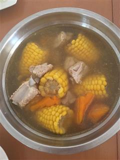 玉米红萝卜排骨汤的热量