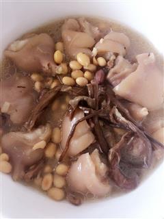 茶树菇黄豆猪蹄汤的热量