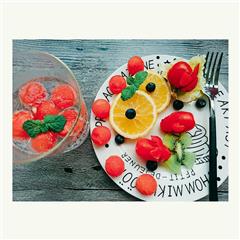 简单的番茄小兔水果盘